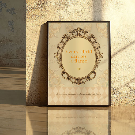 Kinderrechten poster met gouden omlijsting en quote “Every child carries a flame”, staand tegen een warme muur in zonlicht
