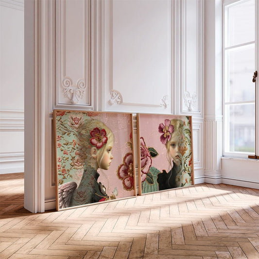 Twee schilderijen met een collage print van engelen en roze bloemen