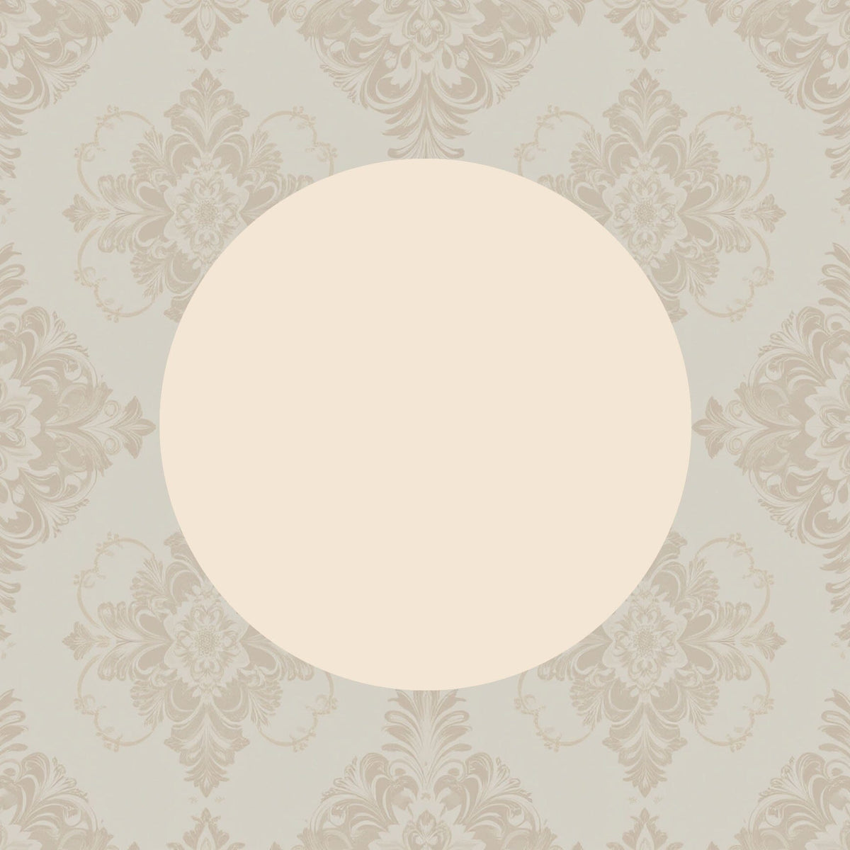 Achterzijde van een kaart met een licht Victoriaans patroon en een ronde centrale zone voor tekst.