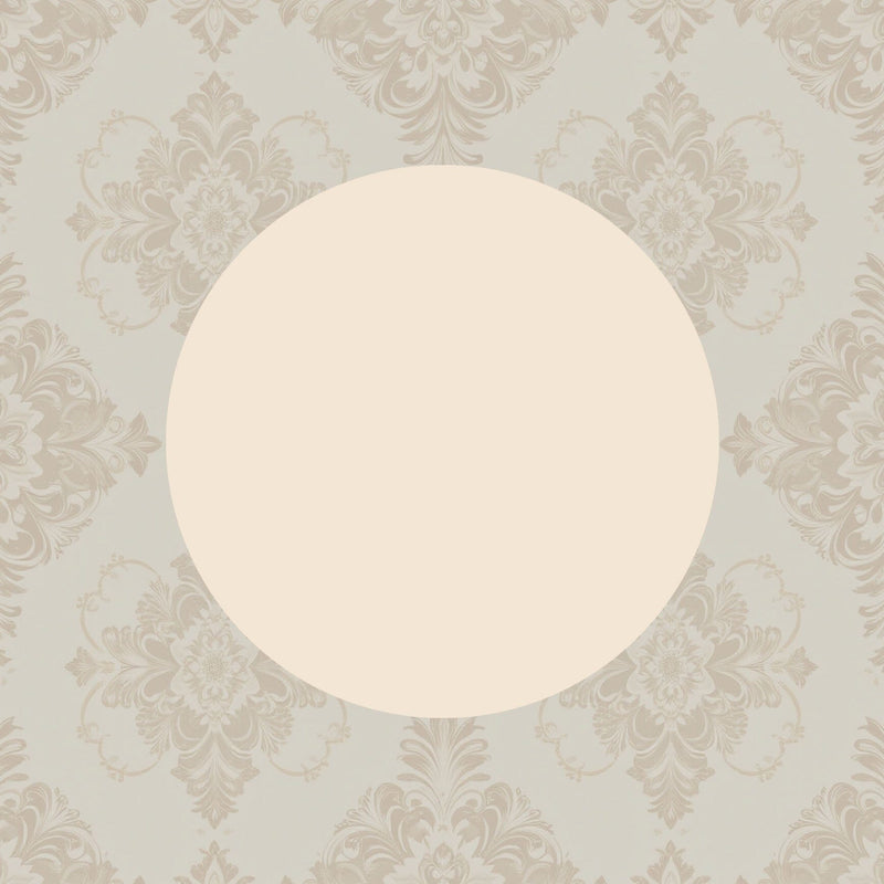 Achterzijde van een kaart met een licht Victoriaans patroon en een ronde centrale zone voor tekst.